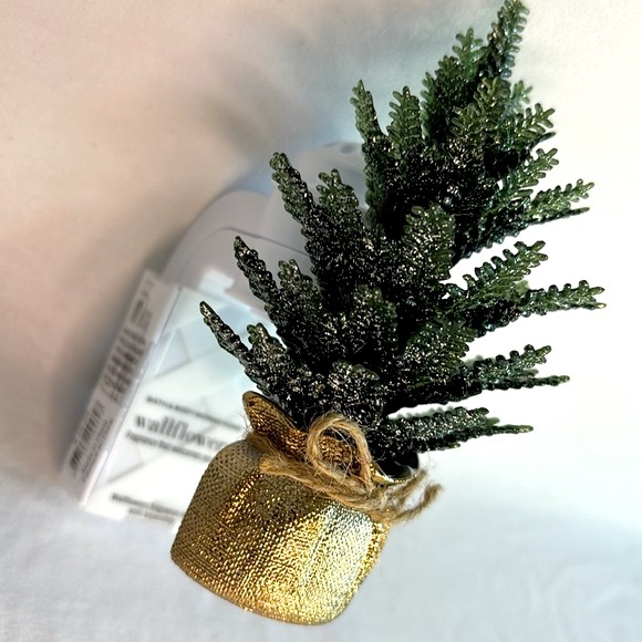 🆕 Bath & Body Works Winter Holiday Natural Cozy Tree Wallflowers Fragrance Plug - Picture 2 of 10